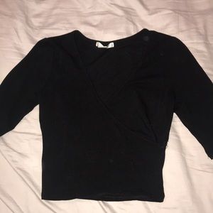 V-neck black half long sleeve shirt